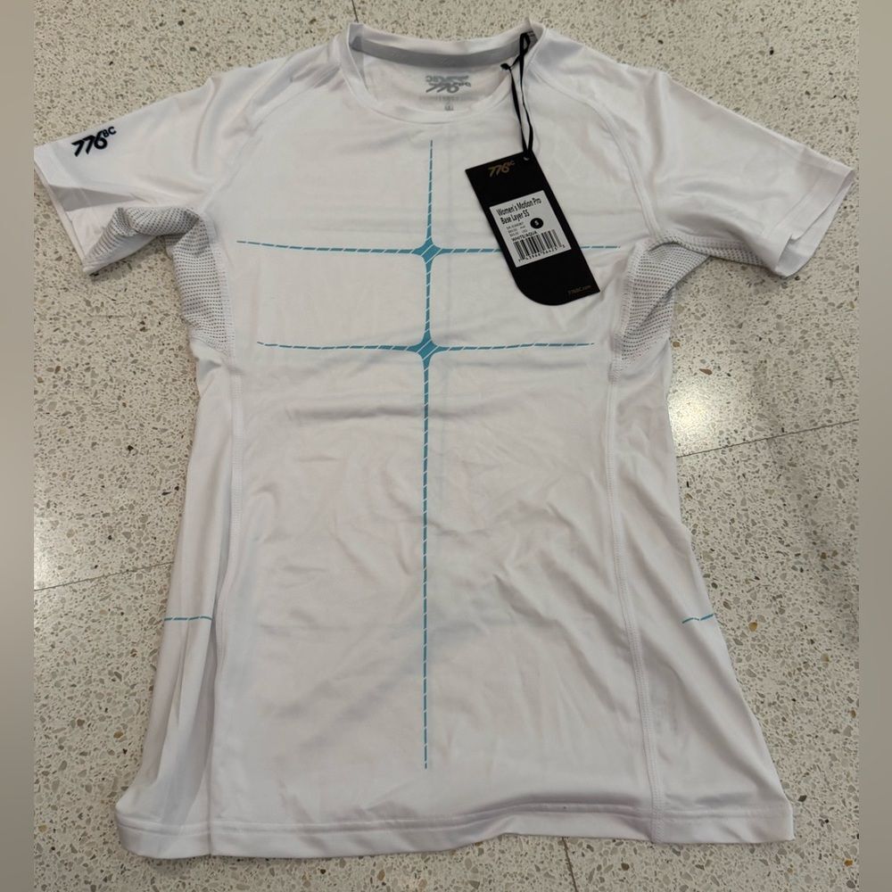 776BC Women’s Motion Pro Base Layer SS in white/aqua